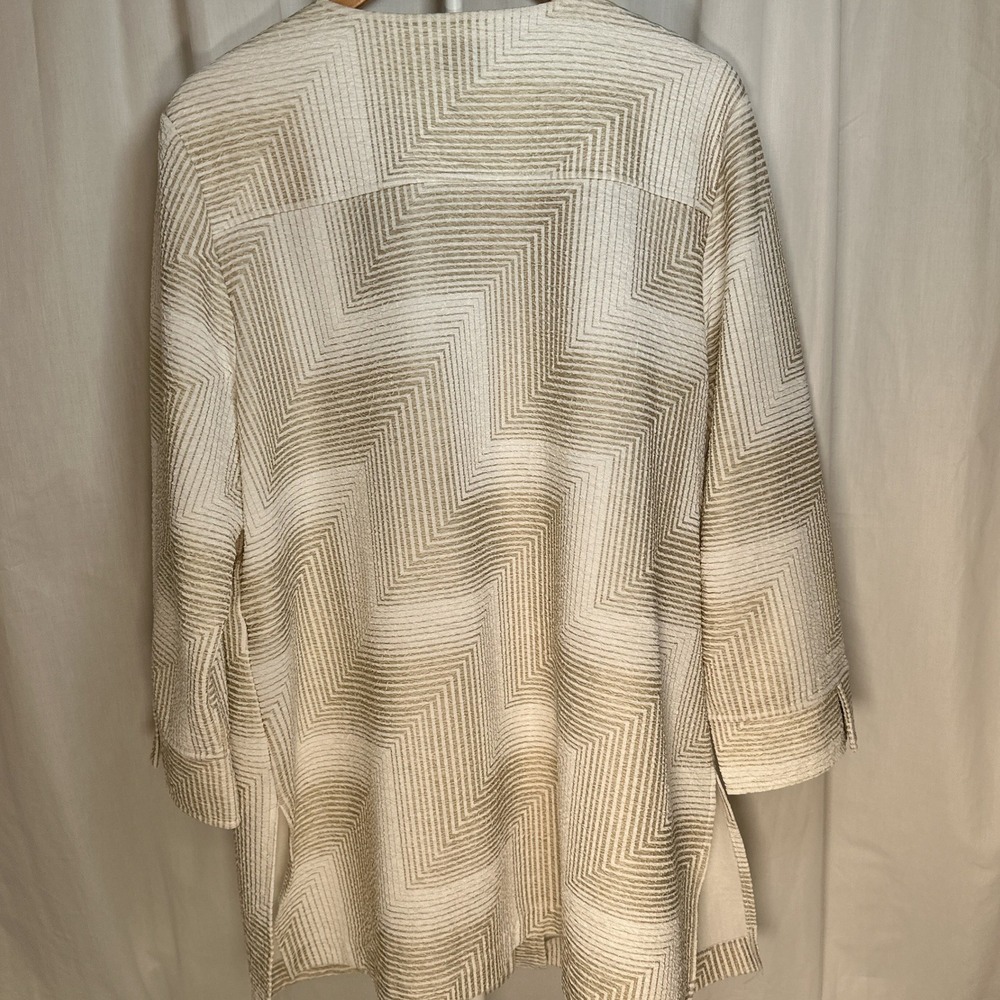 Chico's Travelers Collection Blazer Cream Tan Seersucker Size 3 Quiet Luxury - Picture 4 of 16
